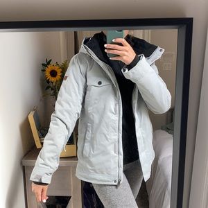 Lightly used women’s roxy ski/board jacket